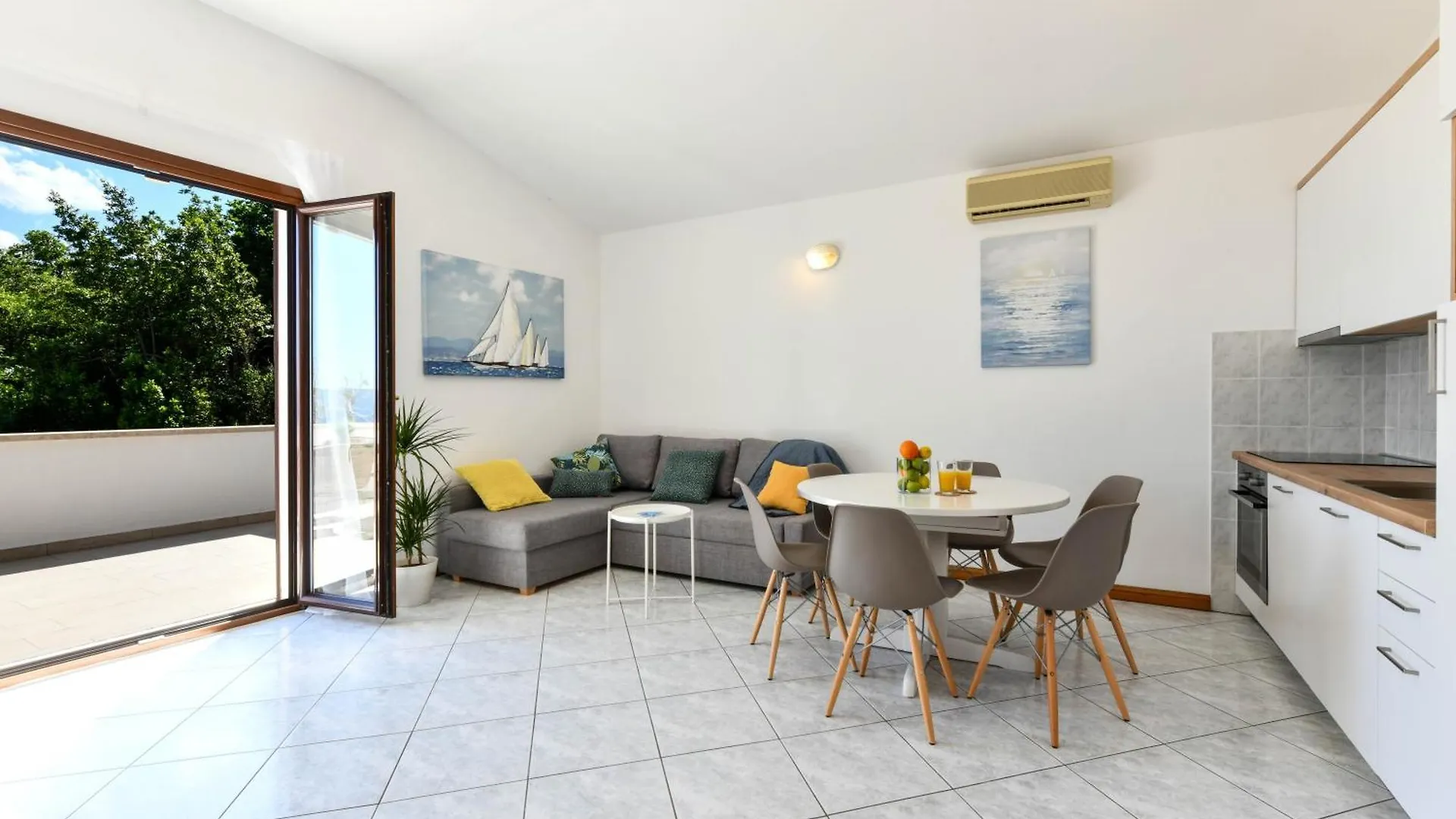 Apartments Near The Beach, With Terraces And Seaview At House B. Moscenicka Draga